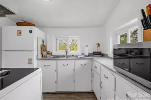 961 Mid Allen Rd, Hendersonville, NC 28792 - Photo 23