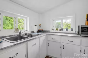 961 Mid Allen Rd, Hendersonville, NC 28792 - Photo 25