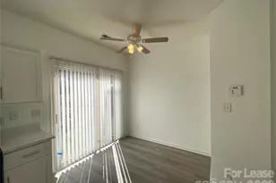 10218 Ridgewell Ct, Charlotte, NC 28215 - Photo 9