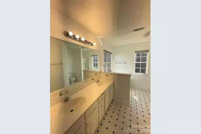 10218 Ridgewell Court, Charlotte, NC 28215 - Photo 11