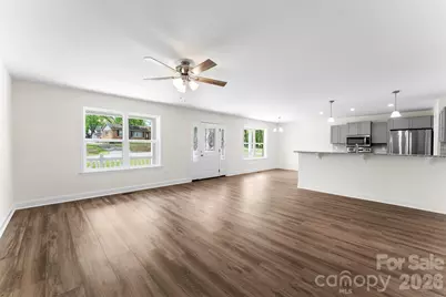 110 W Iowa Avenue, Bessemer City, NC 28016 - Photo 7