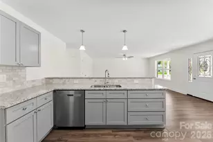 110 W Iowa Ave, Bessemer City, NC 28016 - Photo 5