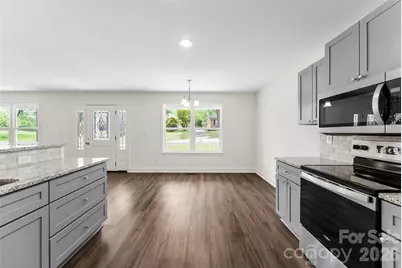 110 W Iowa Avenue, Bessemer City, NC 28016 - Photo 7