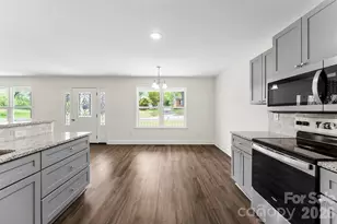 110 W Iowa Ave, Bessemer City, NC 28016 - Photo 7