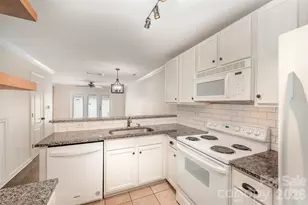 1218 Green Oaks Ln, Charlotte, NC 28205 - Photo 11