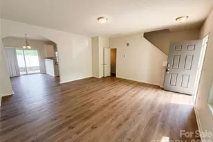 8321 Candlenut Ln, Charlotte, NC 28215 - Photo 7