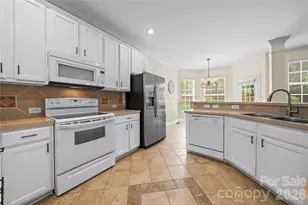 729 Knightswood Rd, Fort Mill, SC 29708 - Photo 9