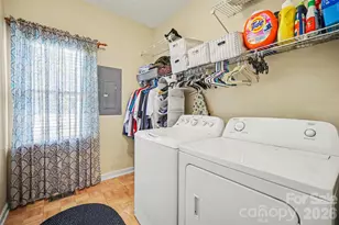 9200 Brightleaf Pl, Charlotte, NC 28269 - Photo 21