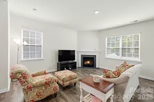 8133 Clairwood Dr, Charlotte, NC 28269 - Photo 3