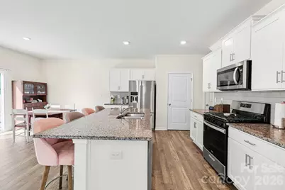 8133 Clairwood Drive, Charlotte, NC 28269 - Photo 7