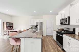 8133 Clairwood Dr, Charlotte, NC 28269 - Photo 7