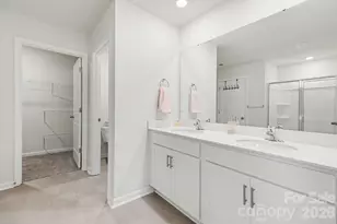 8133 Clairwood Dr, Charlotte, NC 28269 - Photo 19