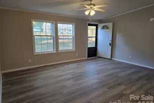 1731 Lakeview Dr, Statesville, NC 28677 - Photo 3