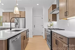 824 Garringer Pl, Charlotte, NC 28208 - Photo 3