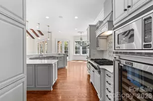 8600 Fairview Rd, Charlotte, NC 28226 - Photo 17