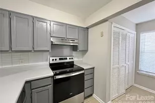 2901 Iron Gate Ln, Charlotte, NC 28212 - Photo 9