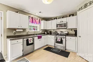 4905 Eagle Creek Dr, Charlotte, NC 28269 - Photo 9