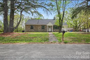 5557 Pineview Dr, Winston Salem, NC 27105 - Photo 3