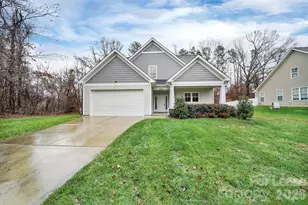 10615 Forest Dr, Matthews, NC 28105 - Photo 1