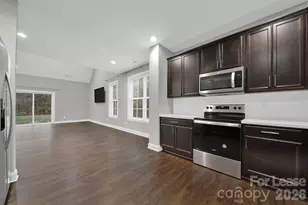 10615 Forest Dr, Matthews, NC 28105 - Photo 5