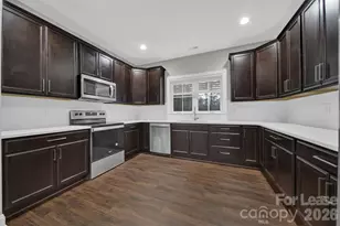 10615 Forest Dr, Matthews, NC 28105 - Photo 7