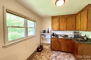 2732 Holly Hill Dr N, Hendersonville, NC 28791 - Photo 7