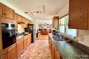 2732 Holly Hill Dr N, Hendersonville, NC 28791 - Photo 5