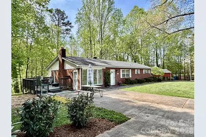 2730 4th Street Place NW, Hickory, NC 28601 - Photo 1