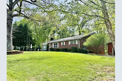 2730 4th Street Place NW, Hickory, NC 28601 - Photo 3