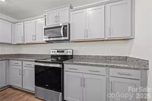 2121 Allium Dr, Charlotte, NC 28216 - Photo 9