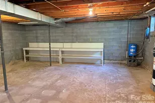 1466 Peaceful Valley Dr, Hickory, NC 28602 - Photo 27