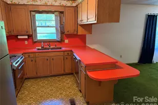 1466 Peaceful Valley Dr, Hickory, NC 28602 - Photo 11