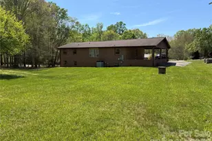 1466 Peaceful Valley Dr, Hickory, NC 28602 - Photo 3