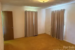 1466 Peaceful Valley Dr, Hickory, NC 28602 - Photo 15