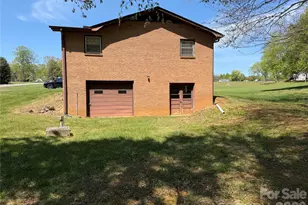 1466 Peaceful Valley Dr, Hickory, NC 28602 - Photo 5