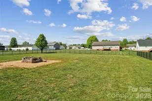 105 E Dundee Ct, Statesville, NC 28625 - Photo 33