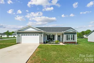 105 E Dundee Ct, Statesville, NC 28625 - Photo 1