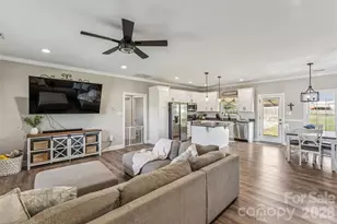 105 E Dundee Ct, Statesville, NC 28625 - Photo 13