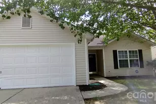 1404 Jordans Pond Ln, Charlotte, NC 28214 - Photo 3