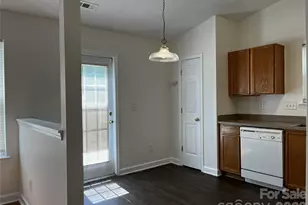 1404 Jordans Pond Ln, Charlotte, NC 28214 - Photo 9