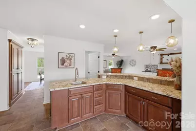 3811 Pinecrest Drive NE, Hickory, NC 28601 - Photo 9