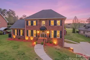 3811 Pinecrest Dr NE, Hickory, NC 28601 - Photo 1