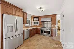 3811 Pinecrest Dr NE, Hickory, NC 28601 - Photo 5