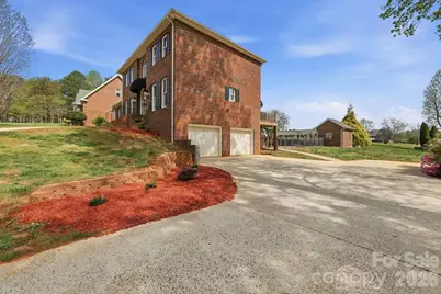 3811 Pinecrest Drive NE, Hickory, NC 28601 - Photo 35
