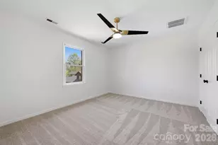 3811 Pinecrest Dr NE, Hickory, NC 28601 - Photo 19