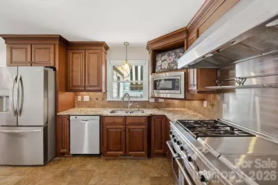 3811 Pinecrest Drive NE, Hickory, NC 28601 - Photo 7