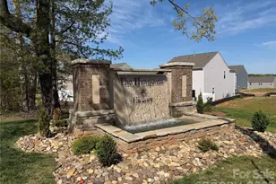 534 13th Ave Dr NE, Hickory, NC 28601 - Photo 3