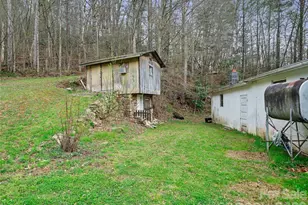 2432 Grapevine Rd, Marshall, NC 28753 - Photo 15