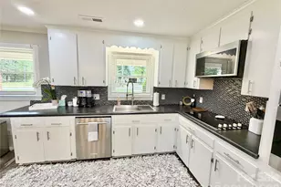 261 N Thomas Ln, Stony Point, NC 28678 - Photo 9