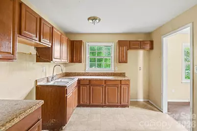 5508 Viewmont Drive, Charlotte, NC 28215 - Photo 9